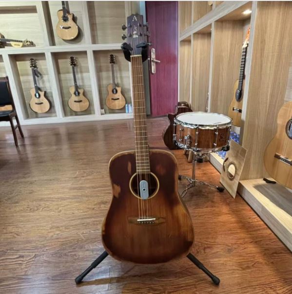 Guitare Christce Shabili