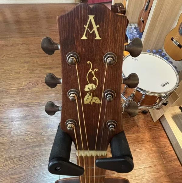 Guitare Christce Shabili