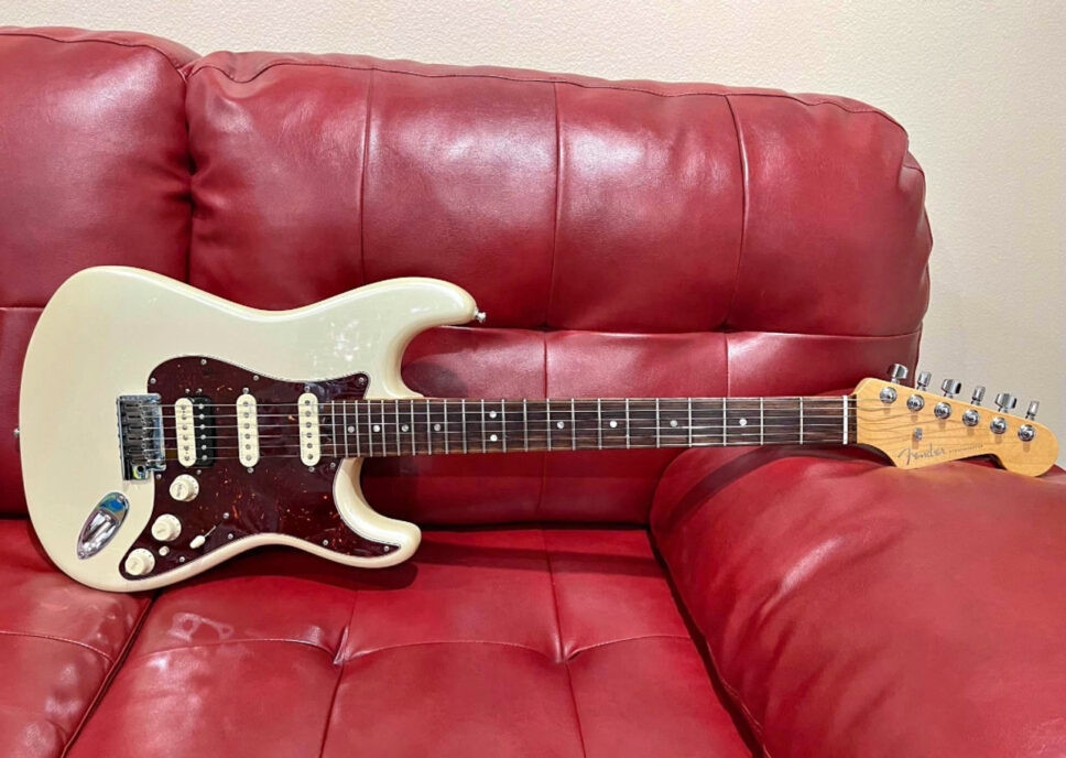 Fender American elite Stratocaster HSS (USA) with cases .