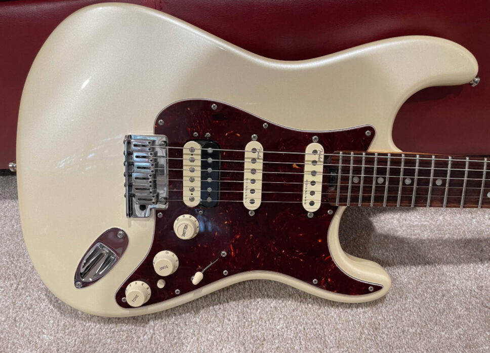 Fender American elite Stratocaster HSS (USA) with cases .