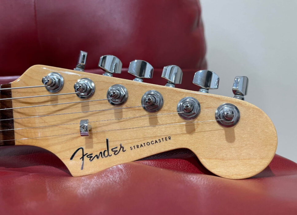 Fender American elite Stratocaster HSS (USA) with cases .