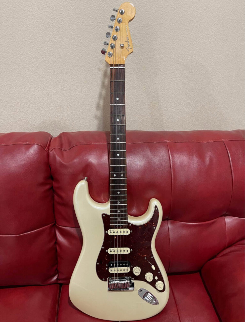 Fender American elite Stratocaster HSS (USA) with cases .