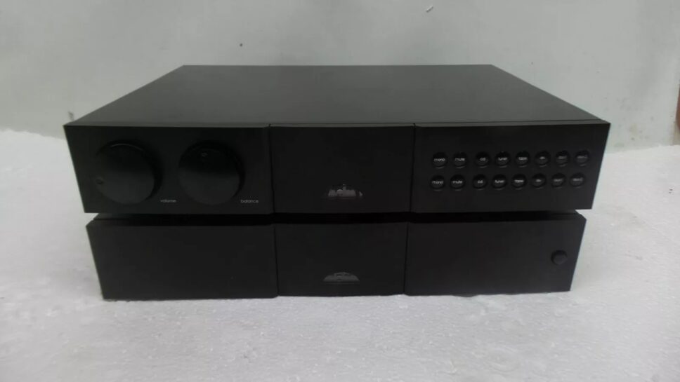 NAIM NAC 552 pre amp with 552 DR psu
