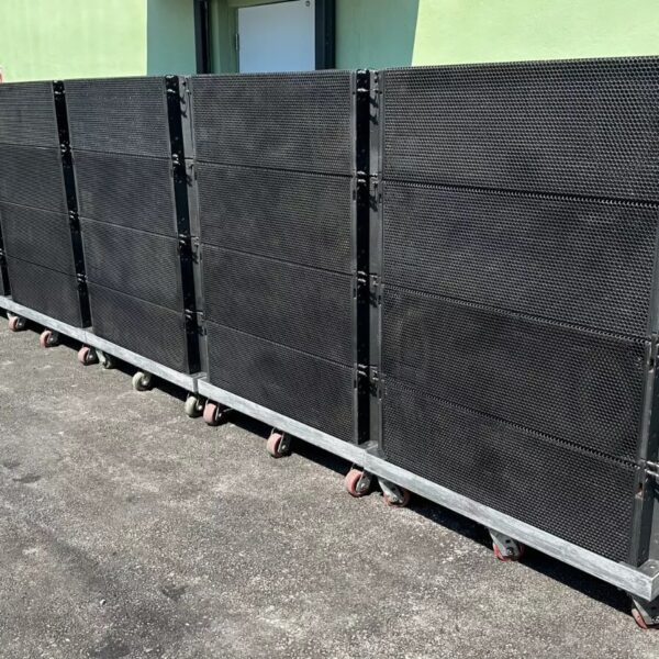 (24) D&B Audiotechnik J8 Line Array Loudspeakers/W(4) D12 Am