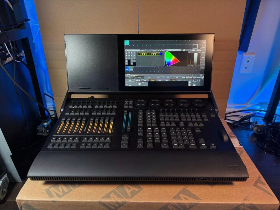 GrandMA3 Compact Lighting Console DMX 8192 Parameters+MA2