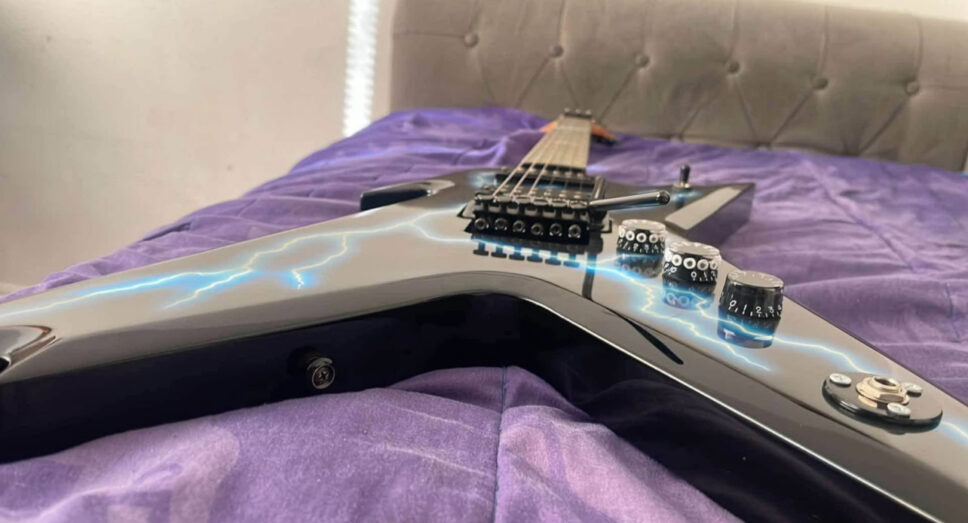 Dean Razorback Lightning Bolt
