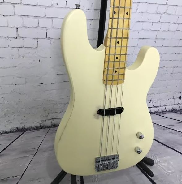 Guitare Basse Personnalisée