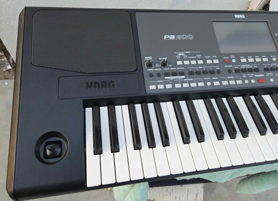 Teclado korg pa600