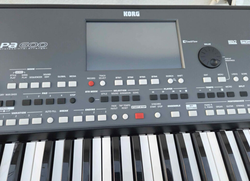 Teclado korg pa600