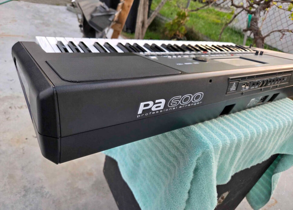 Teclado korg pa600