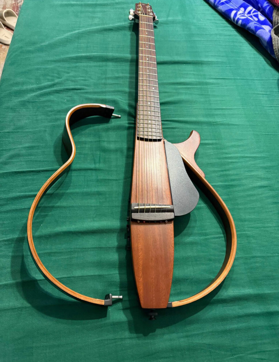 Yamaha silent guitar