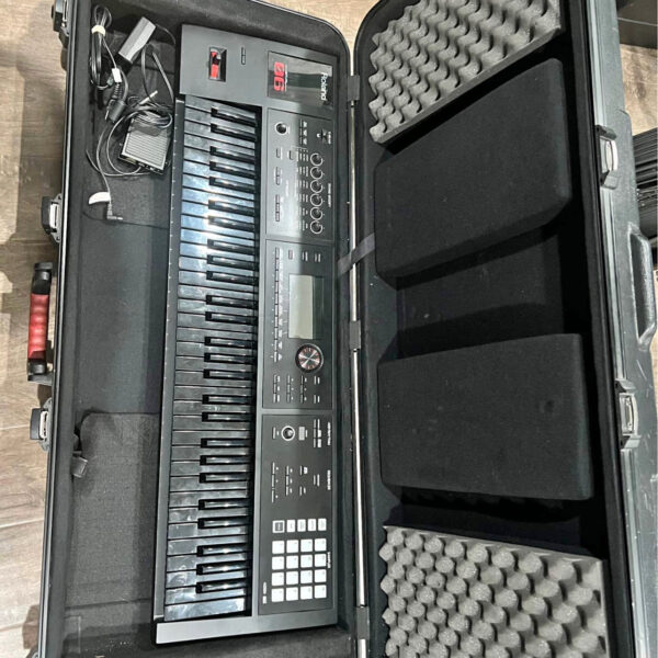 Roland FA 06 black on black