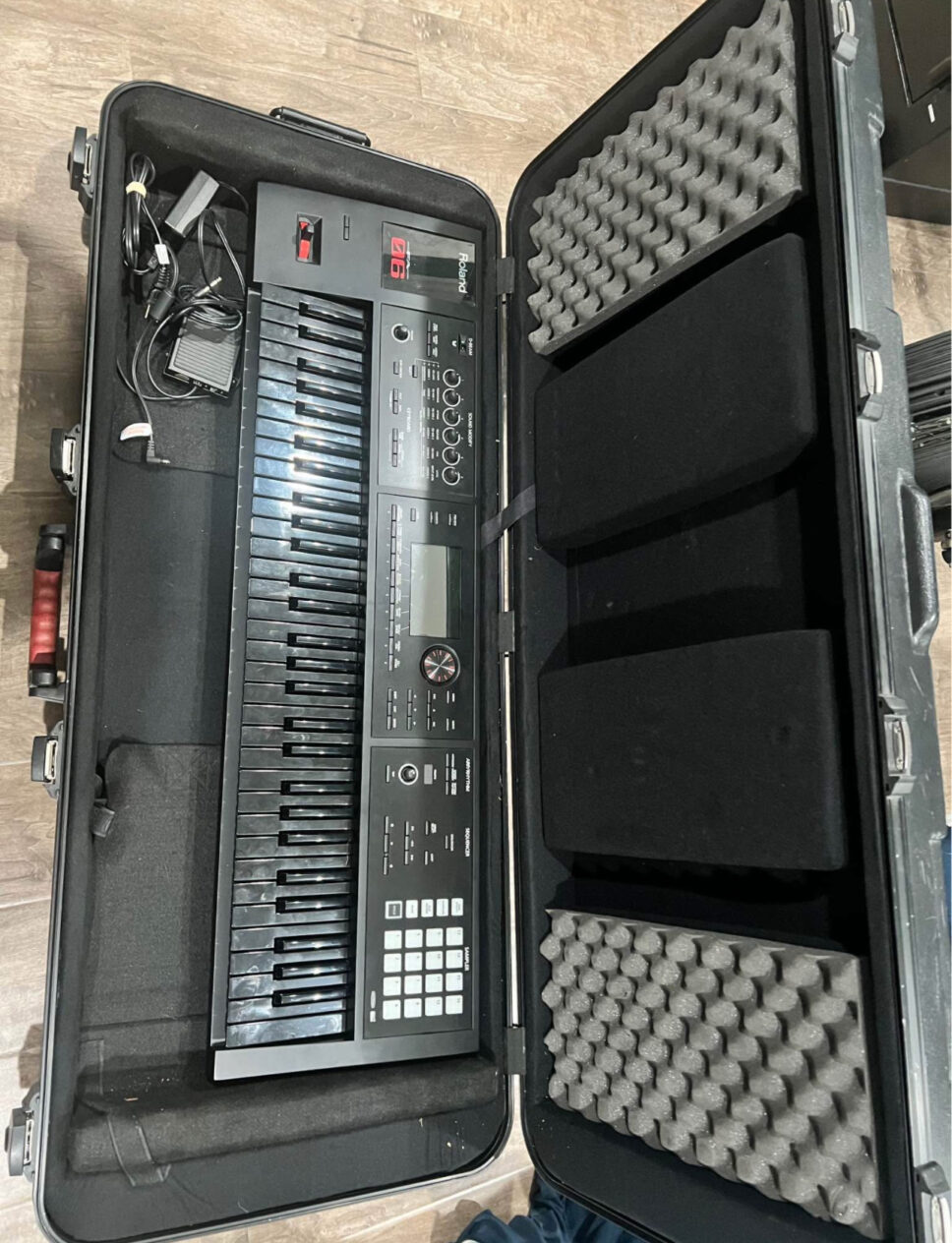 Roland FA 06 black on black